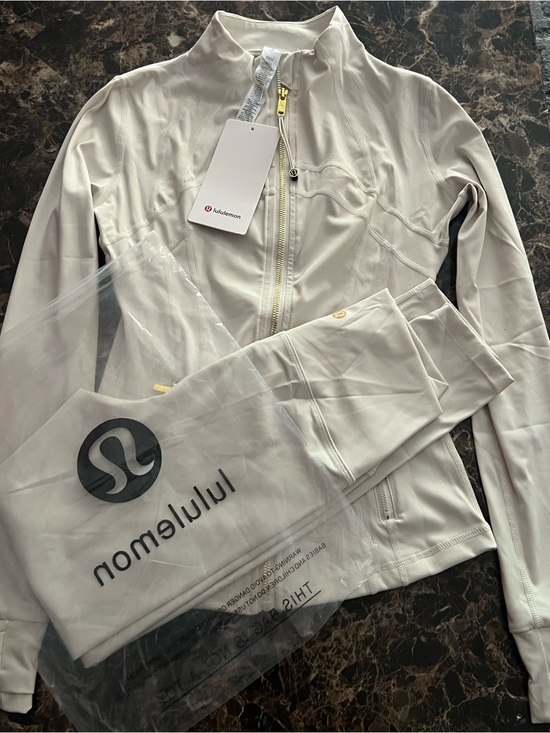 lululemon athletica Jackets & Blazers - lululemon athletica Women's Cream Zip Front Performance Jacket